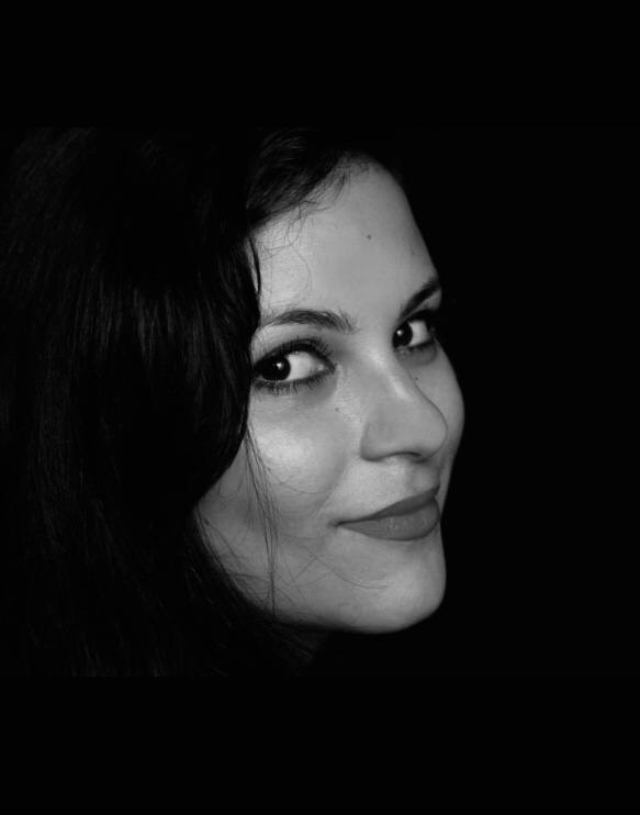 Ramona Razaghmanesh - رامونا رَزاق مَنش